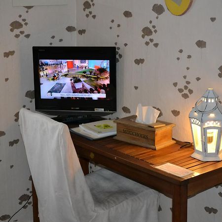 Logis Le Relais Sarrasin Hotell Vezenobres Eksteriør bilde
