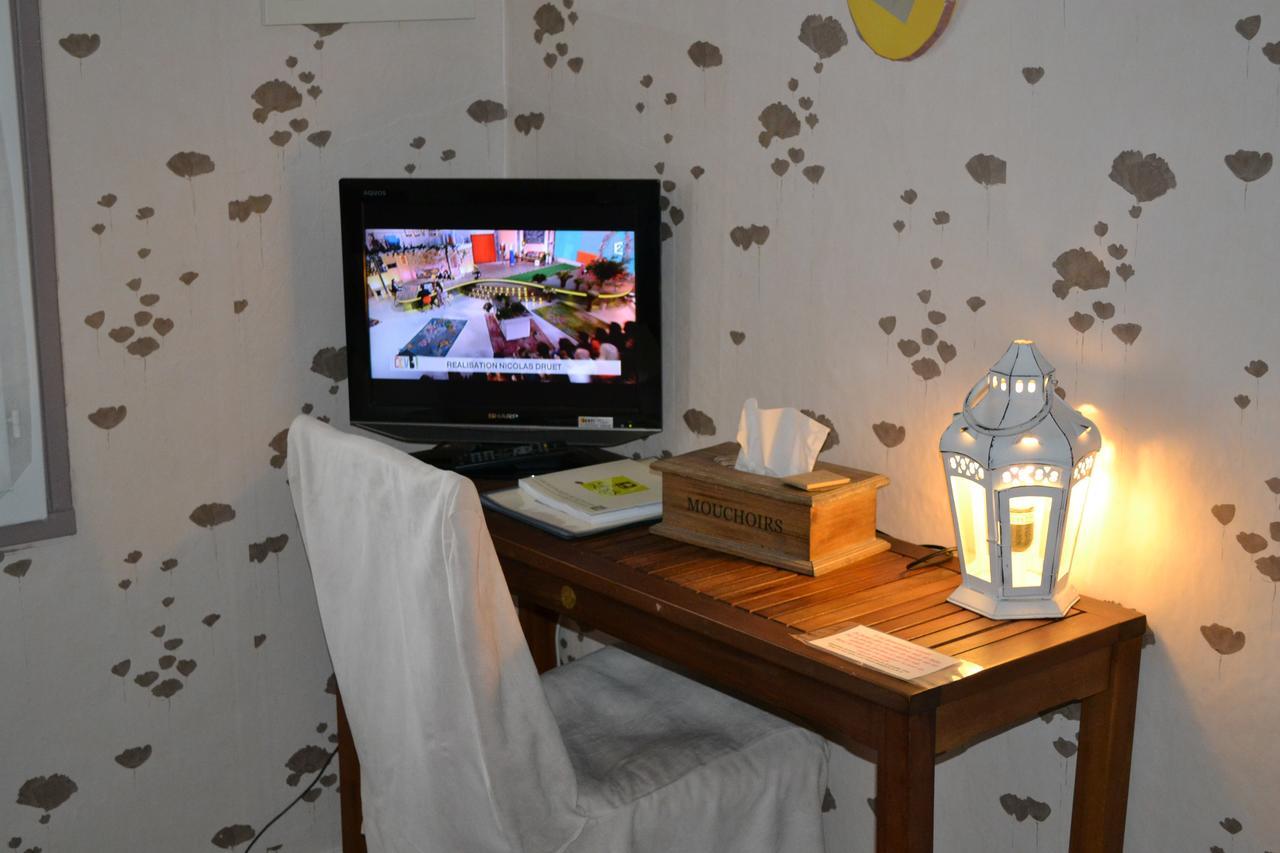 Logis Le Relais Sarrasin Hotell Vezenobres Eksteriør bilde